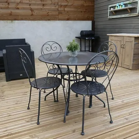 Le Petit Breuil Modern Studio In Rural Location Near To Beaches 아파트 *