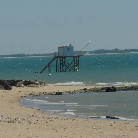 Le Petit Breuil Modern Studio In Rural Location Near To Beaches Arces-sur-Gironde