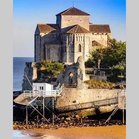 Le Petit Breuil Modern Studio In Rural Location Near To Beaches *